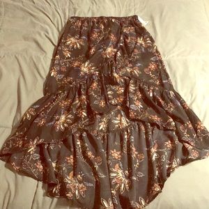 Hi-lo hem maxi skirt